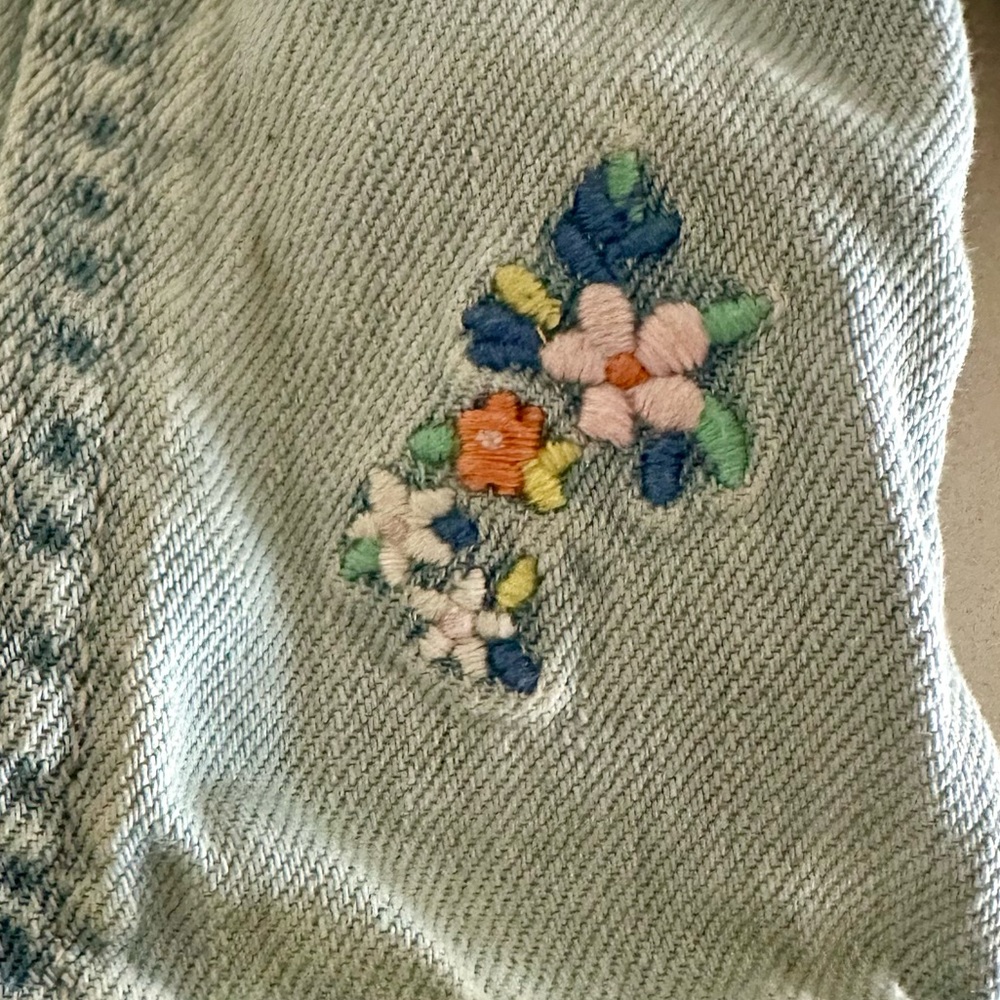 🌸 OshKosh B’gosh Denim Jean Jacket Embroidered Flowers Size 12M - Picture 8 of 13